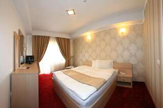 Отель Hotel Roman Maramures Statjunea Borsa Двухместный номер с 1 кроватью и видом на горы-7